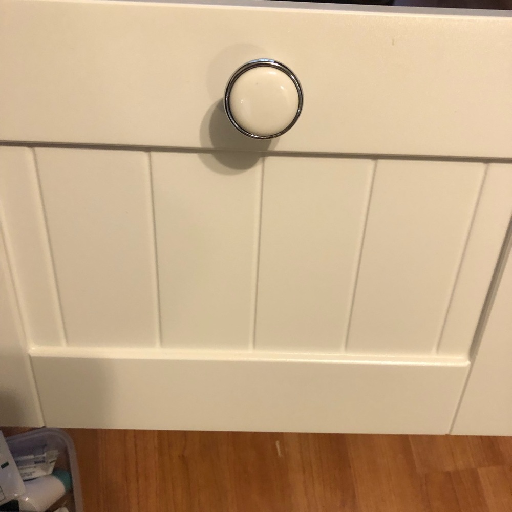 Drawer pulls/knobs